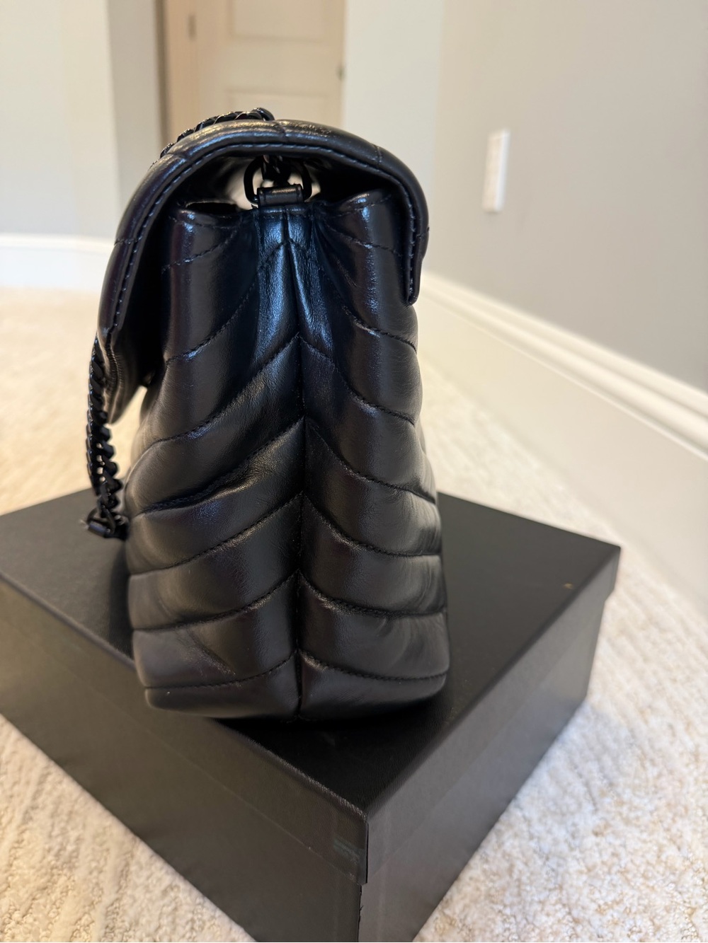 Saint Laurent Black Chevron Quilted Leather Shoulder Bag with Chain Strap - Picture 4 of 12